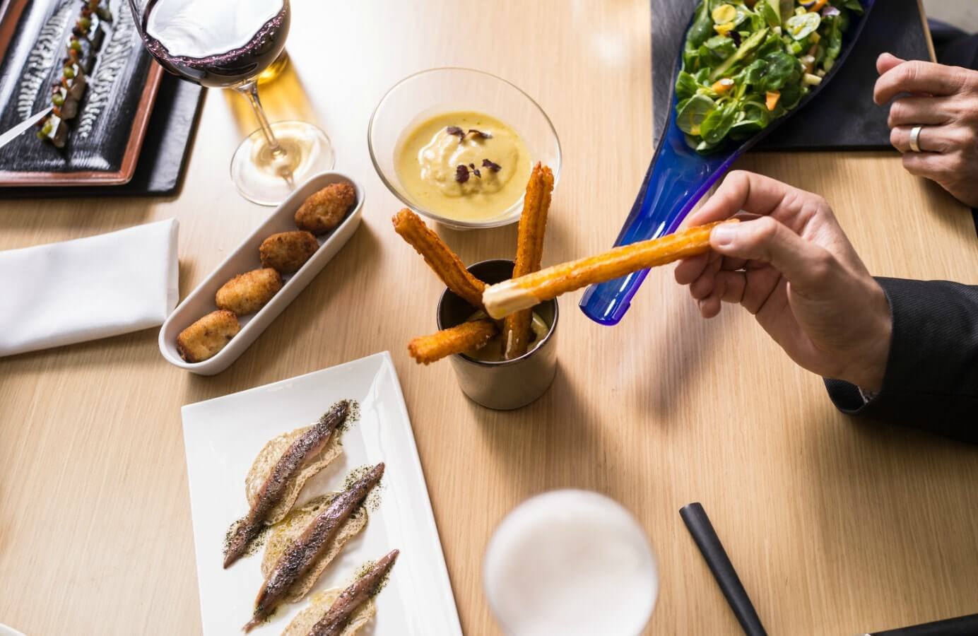 ¿Qué comer en el Roca Bar? | Hotel OMM Barcelona